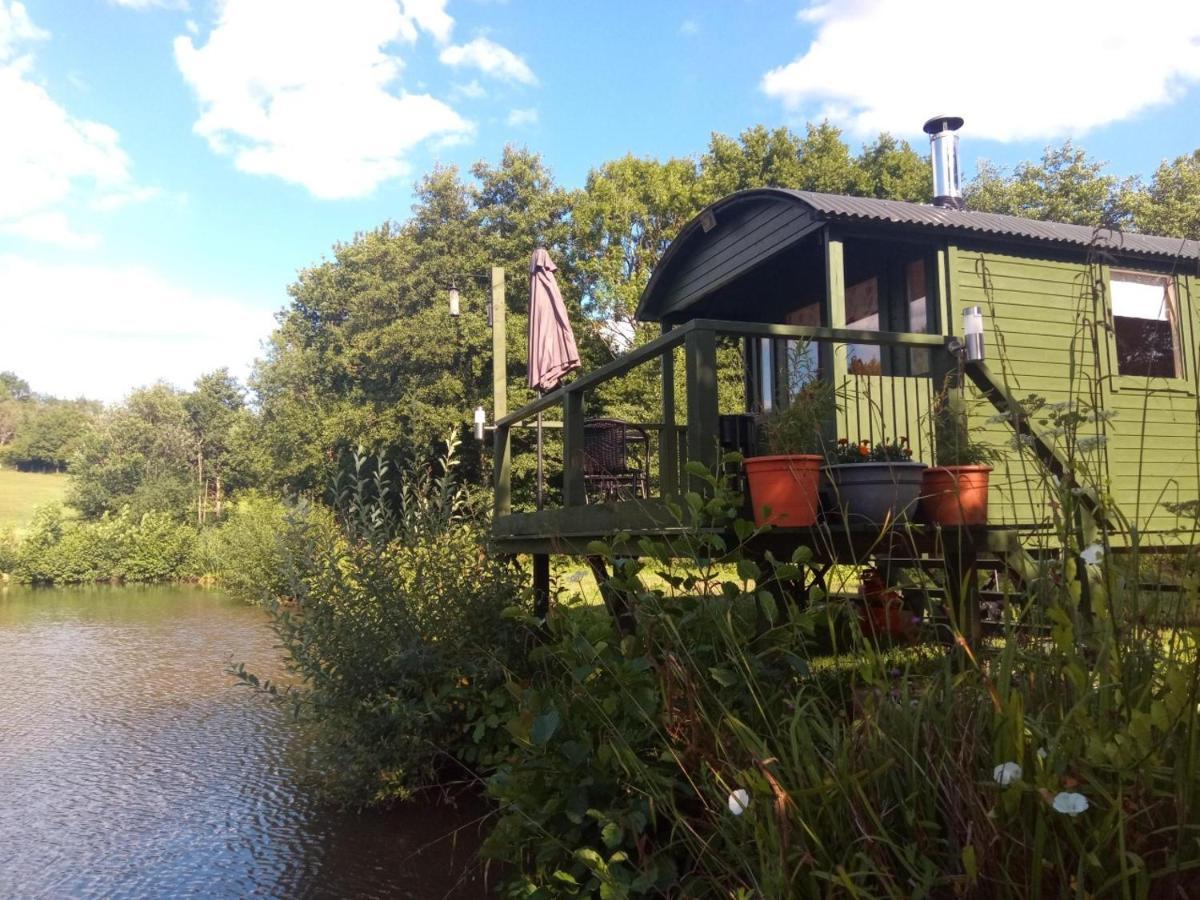 Charming Tranquil Shepherds Hut With Lakeside Balcony 'Roach' Uckfield Kültér fotó