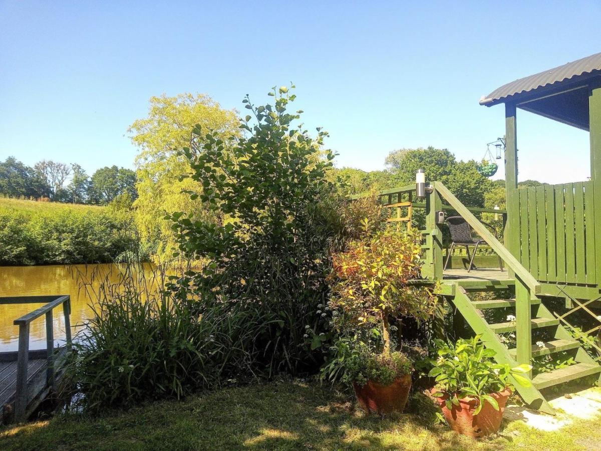 Charming Tranquil Shepherds Hut With Lakeside Balcony 'Roach' Uckfield Kültér fotó