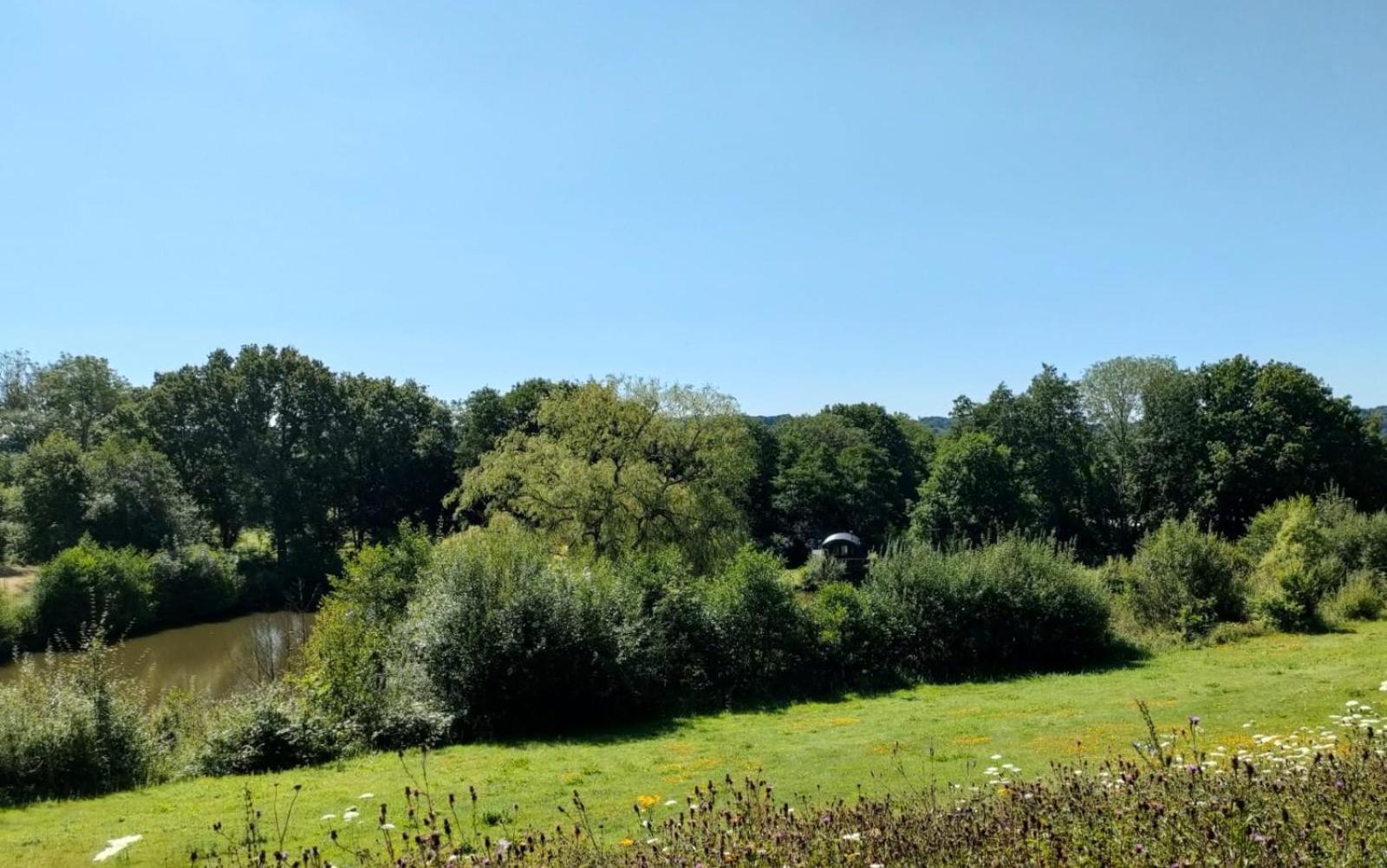 Charming Tranquil Shepherds Hut With Lakeside Balcony 'Roach' Uckfield Kültér fotó
